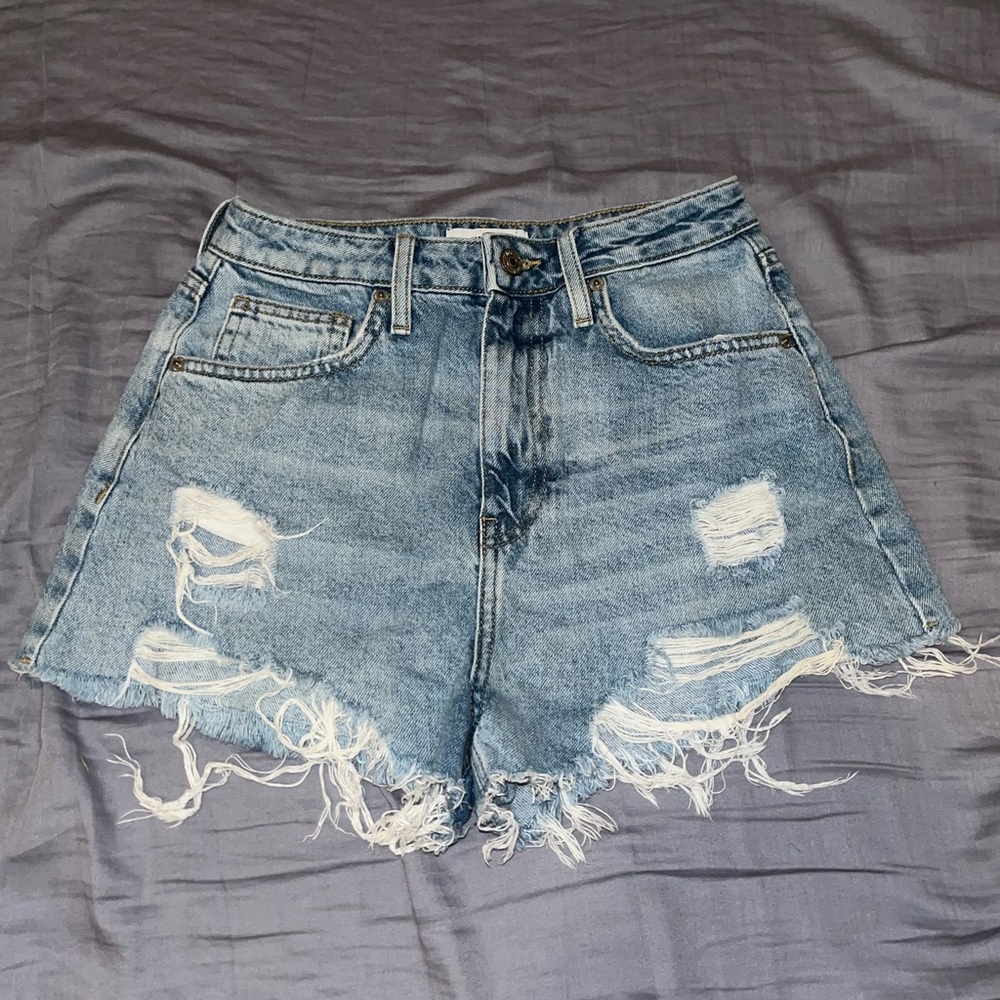 forever 21 light wash distressed high rise jean shorts size 26